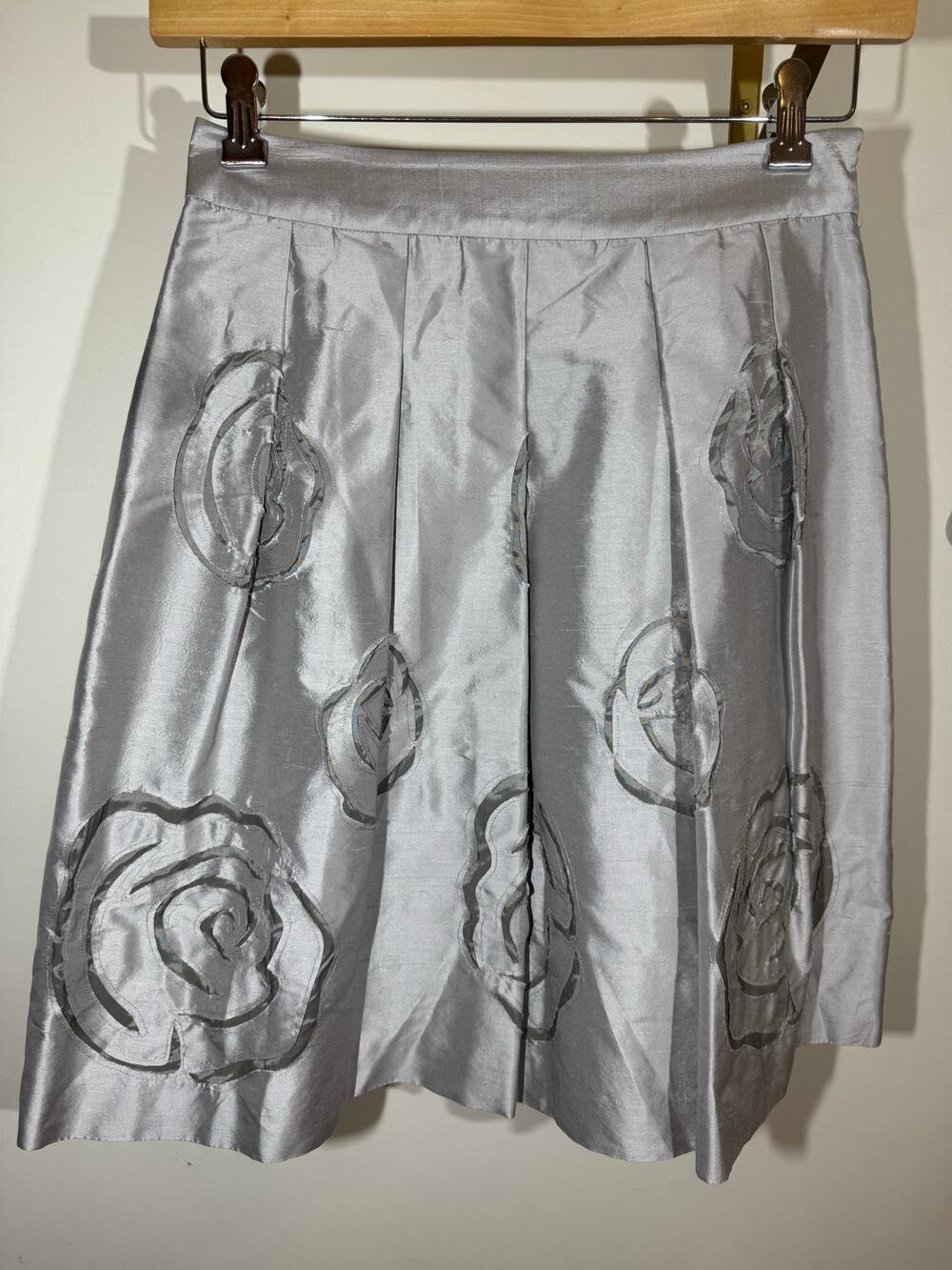 100% Silk International Concepts Size 6 Silver Skirt